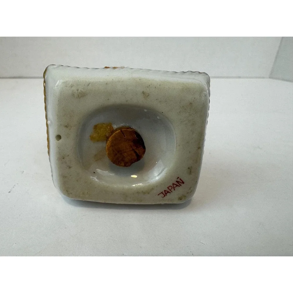 VTG Spaghetti Porcelain Cat Salt Shaker‎ Figurine on Pillow Japan Mid Century
